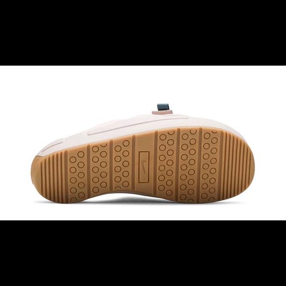 Nike offline main image 5